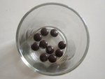 doe de bruine m&m's in het glas