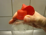 houd de fles aan de bovenkant vast