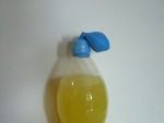 doe een ballon over de opening van de fles