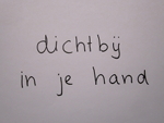 schrijf op het tweede vel papier: dichtbij in je hand