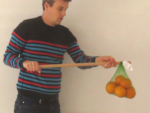 til de stok met de sinaasappels op
